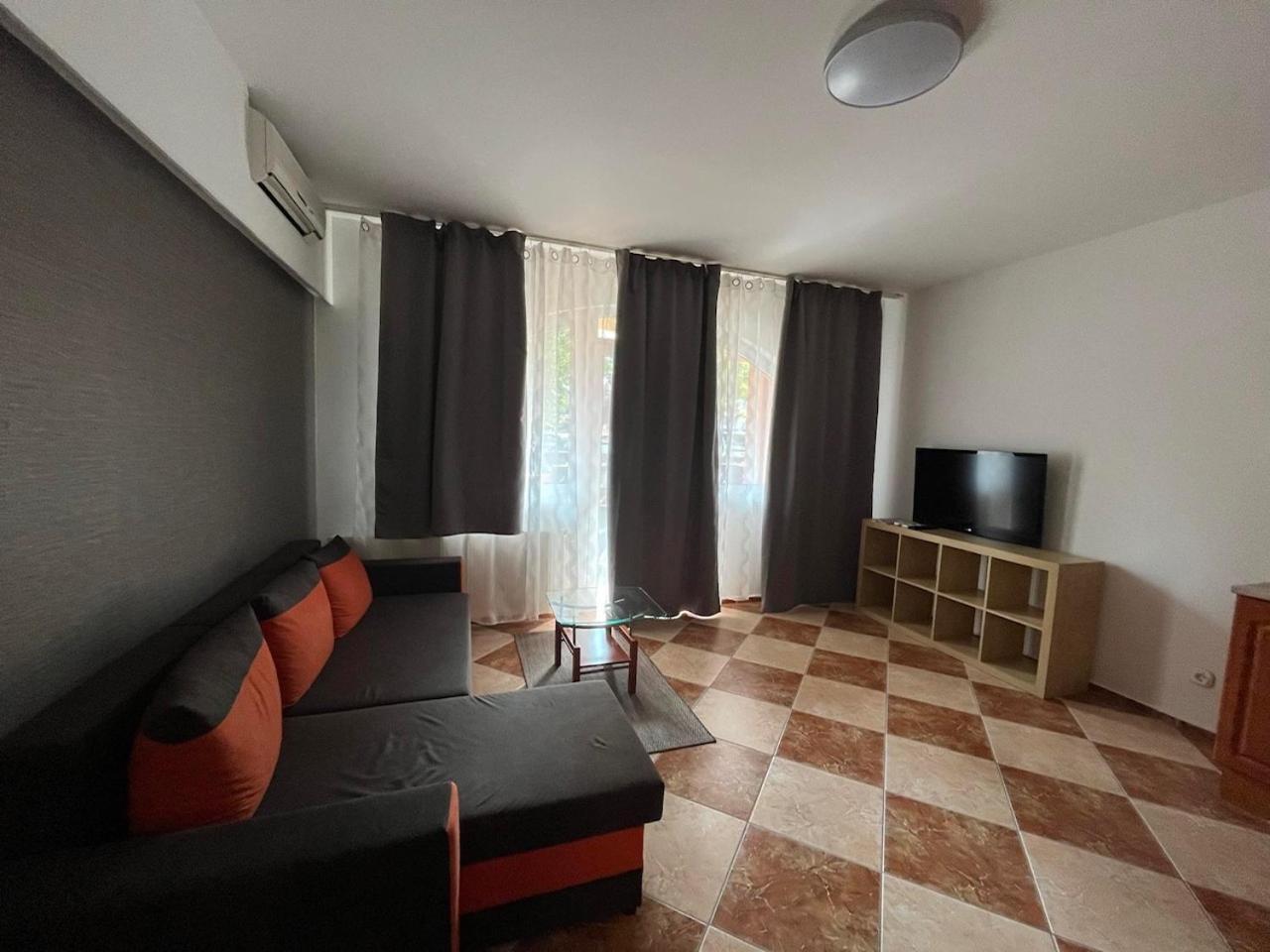 Y Apartman Balatonlelle Exterior foto